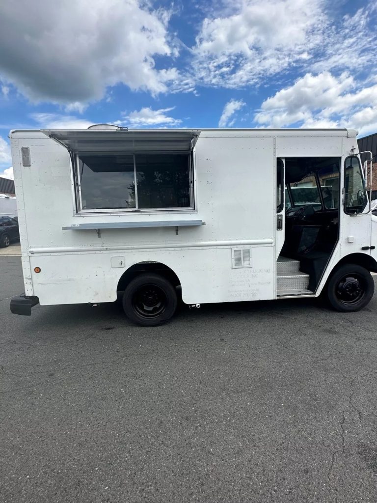 2002/2024 Workhorse P42 Food Truck